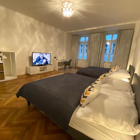 Spacious Apartment On Wenceslas Square Prague Luaran gambar