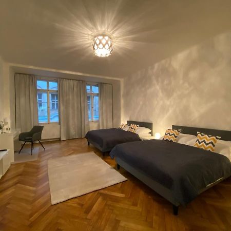 Spacious Apartment On Wenceslas Square Prague Luaran gambar