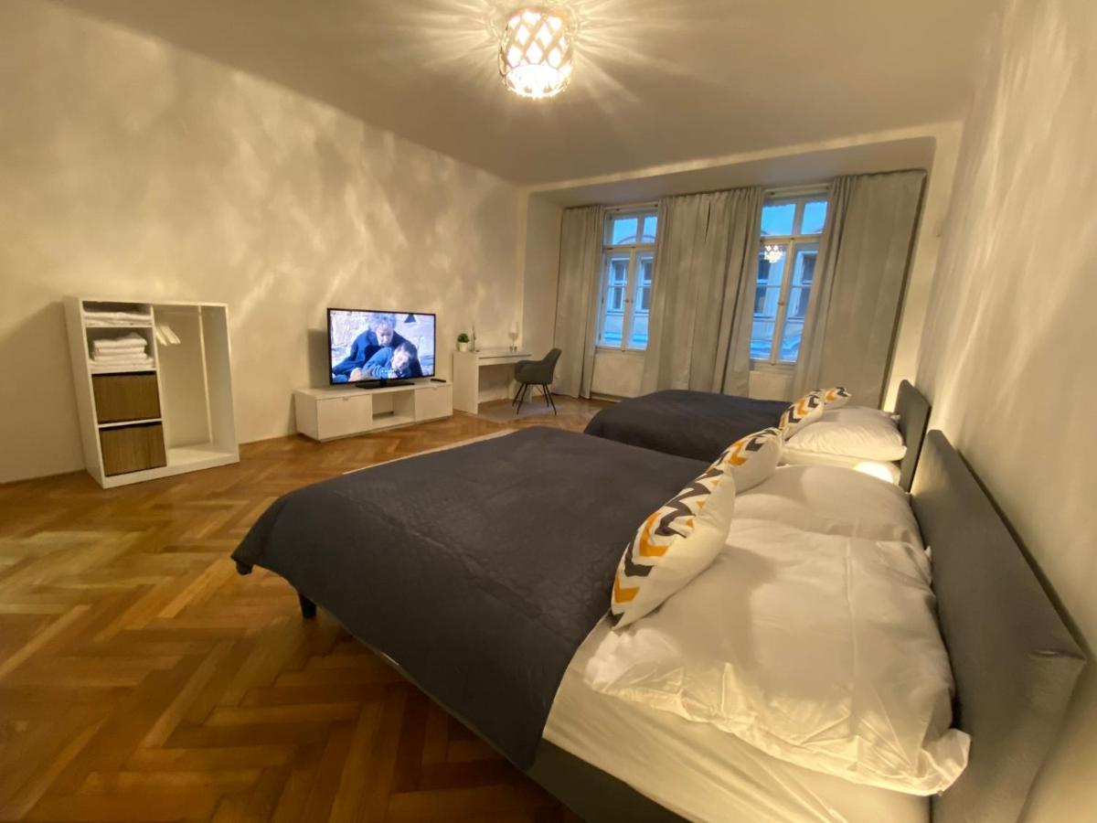 Spacious Apartment On Wenceslas Square Prague Luaran gambar