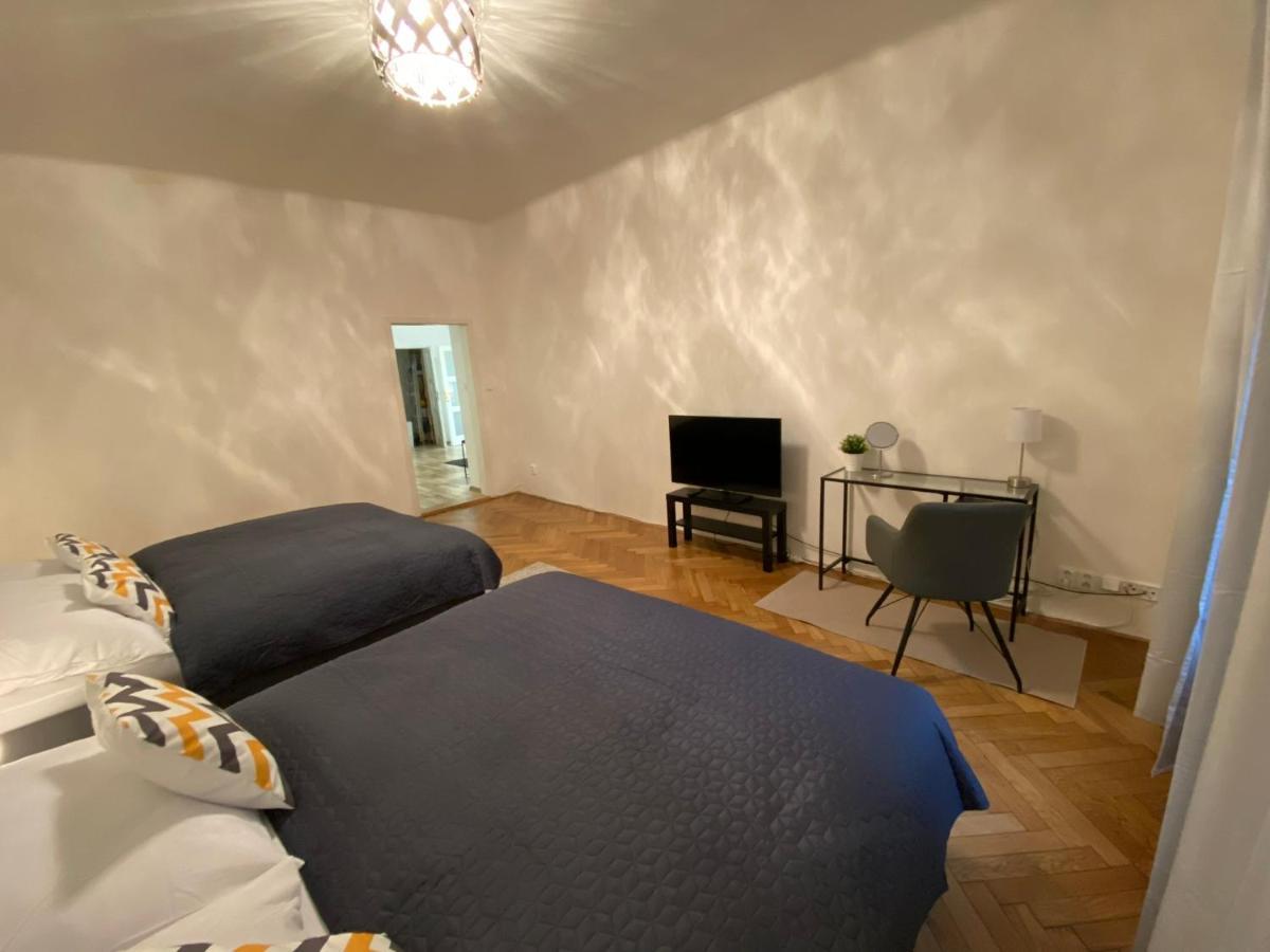 Spacious Apartment On Wenceslas Square Prague Luaran gambar