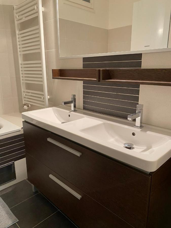 Spacious Apartment On Wenceslas Square Prague Luaran gambar